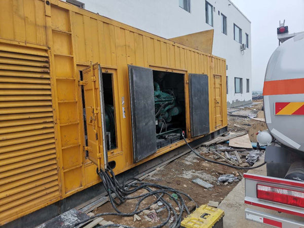 伽师如何在发电机出租合同中约定设备的维修和保养责任？