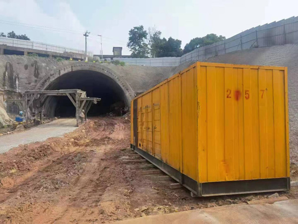 伽师发电机出租自启装置的工作原理是什么？