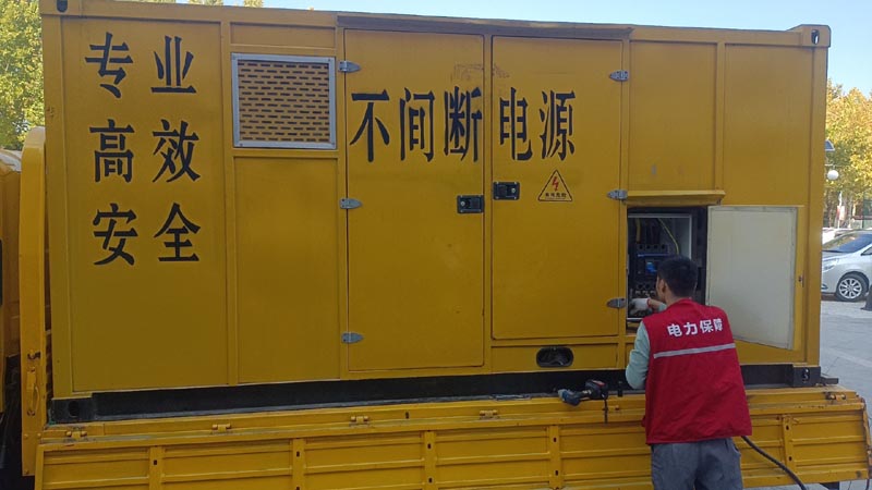 伽师柴油发电机组和UPS电源配合使用时，如何避免切换过程中的电力中断？